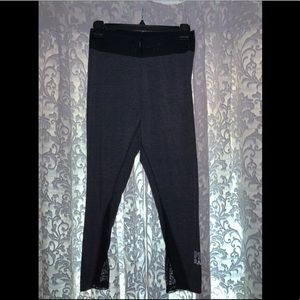 Victoria Secrets Pink Capri leggings